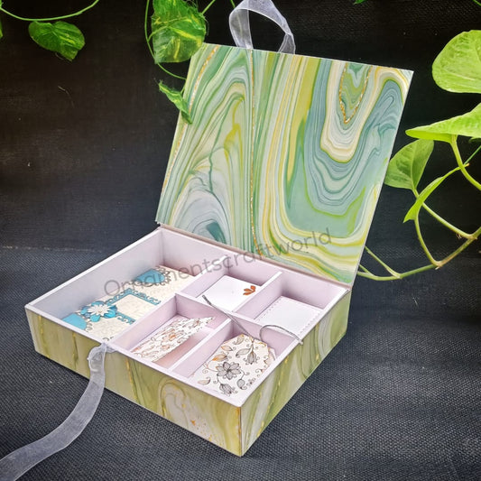 Green Hamper Box